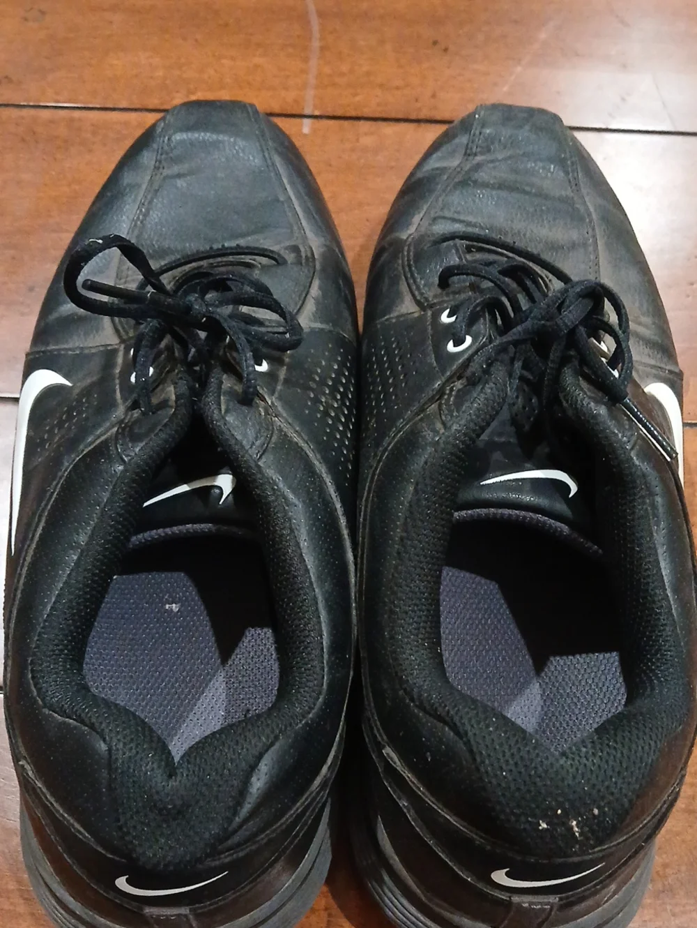 Nike Men's Black and White Athletic Sneakers